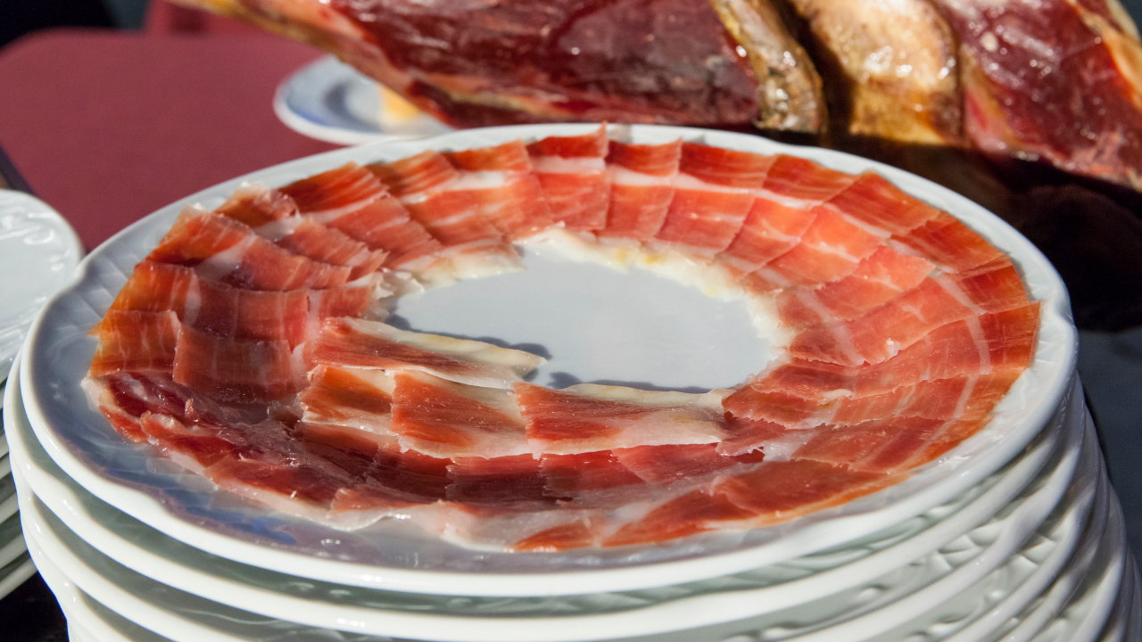 Te enseñamos a cortar la loncha perfecta de jamón