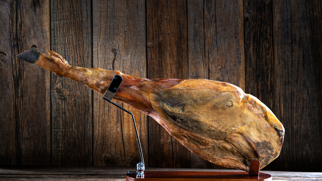 ¿Qué diferencia hay entre pata negra y jamón Ibérico?